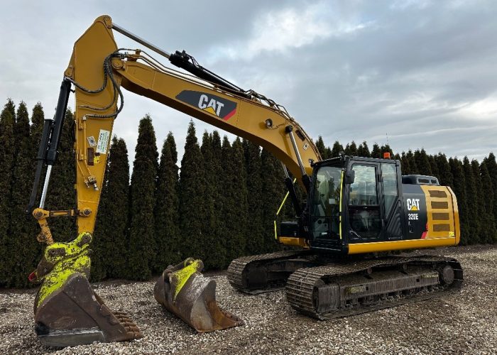 CAT 320 EL ekskavaatori AdBlue eemaldus.