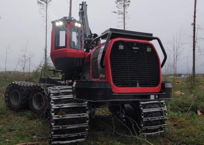 Komatsu 931XC harvesteri AdBlue eemaldamine.