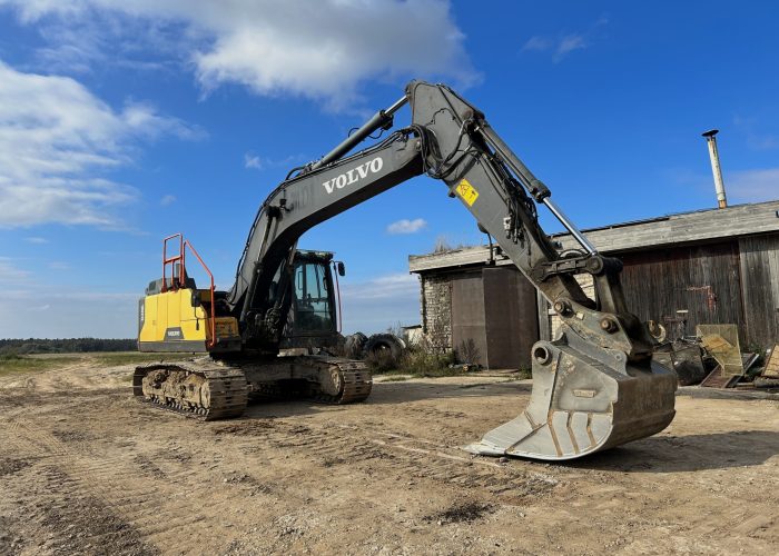 Volvo EC220EL ekskavaatori AdBlue, DPF tahmafiltri ja EGR klapi eemaldus.